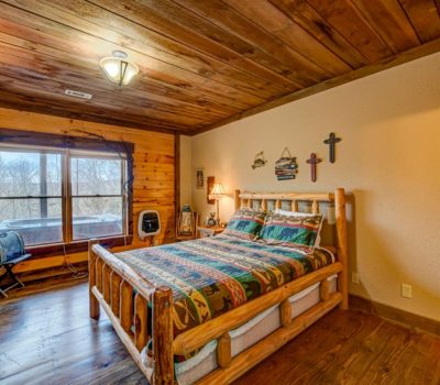 Cabin-rental-blue-ridge-ga RestingBearRetreat lower level bdrm queen (Medium)